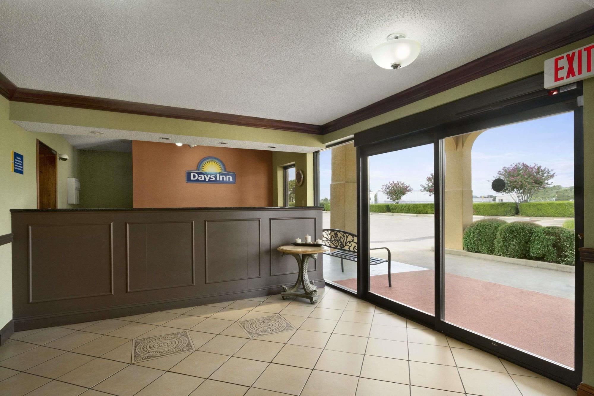 Days Inn By Wyndham Southaven Ms Exterior photo